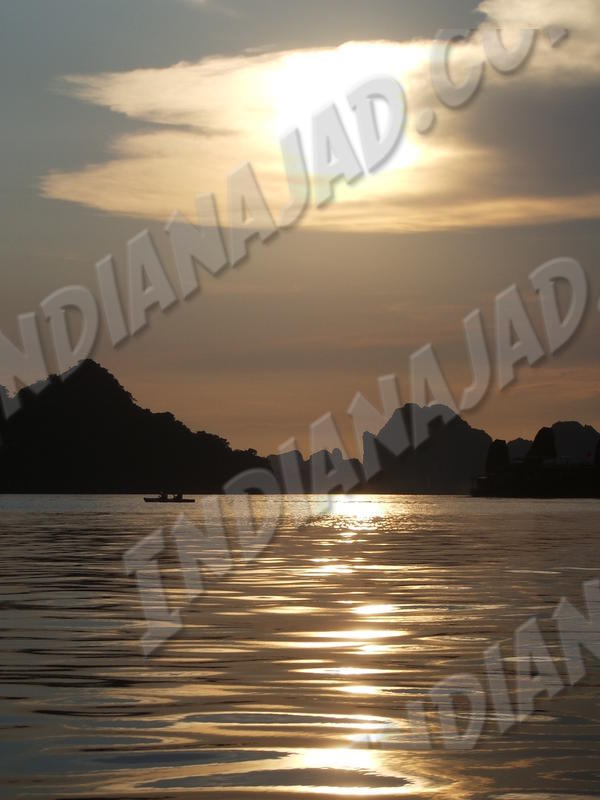 Baie d'Along